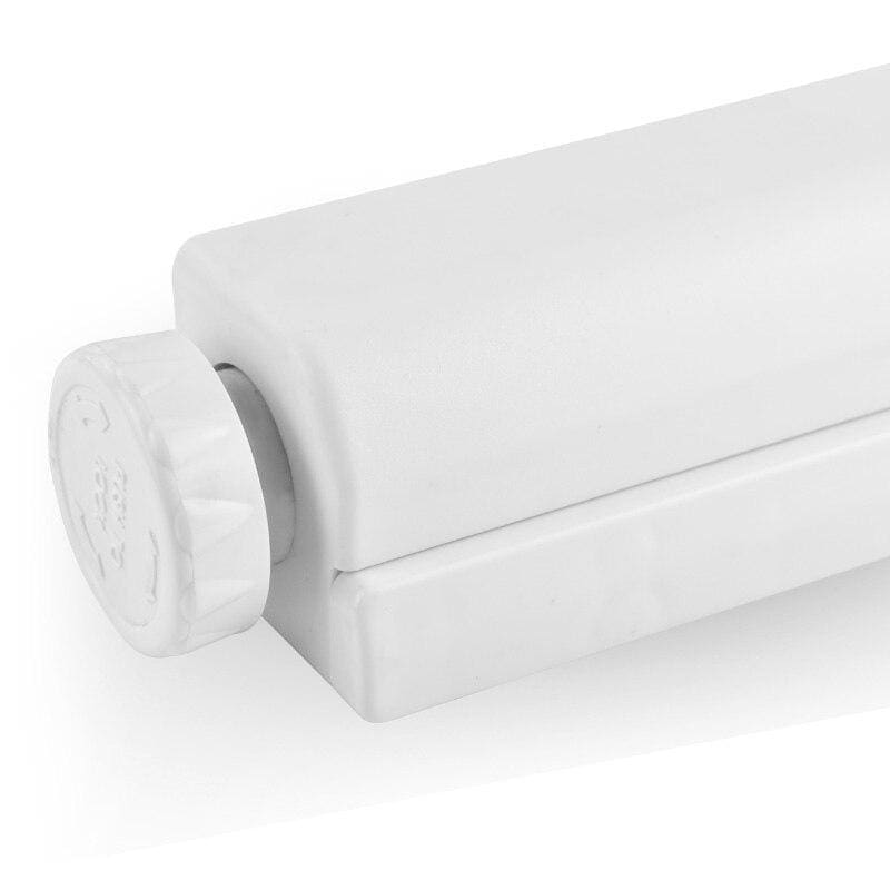 Retractable wall mounted clothes line